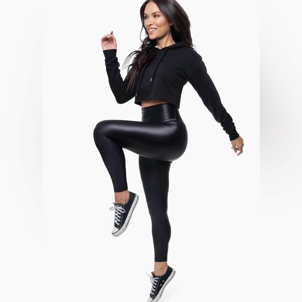 NWOT Belly Bandit Ciré Smoothing Leggings